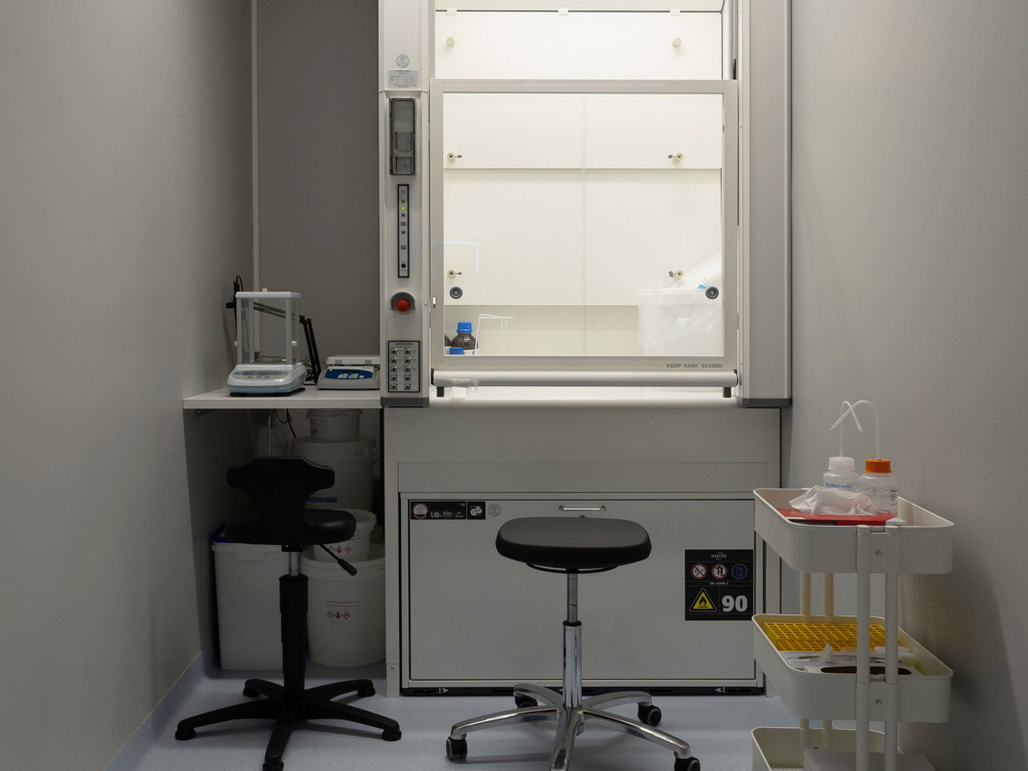 Fume hood room